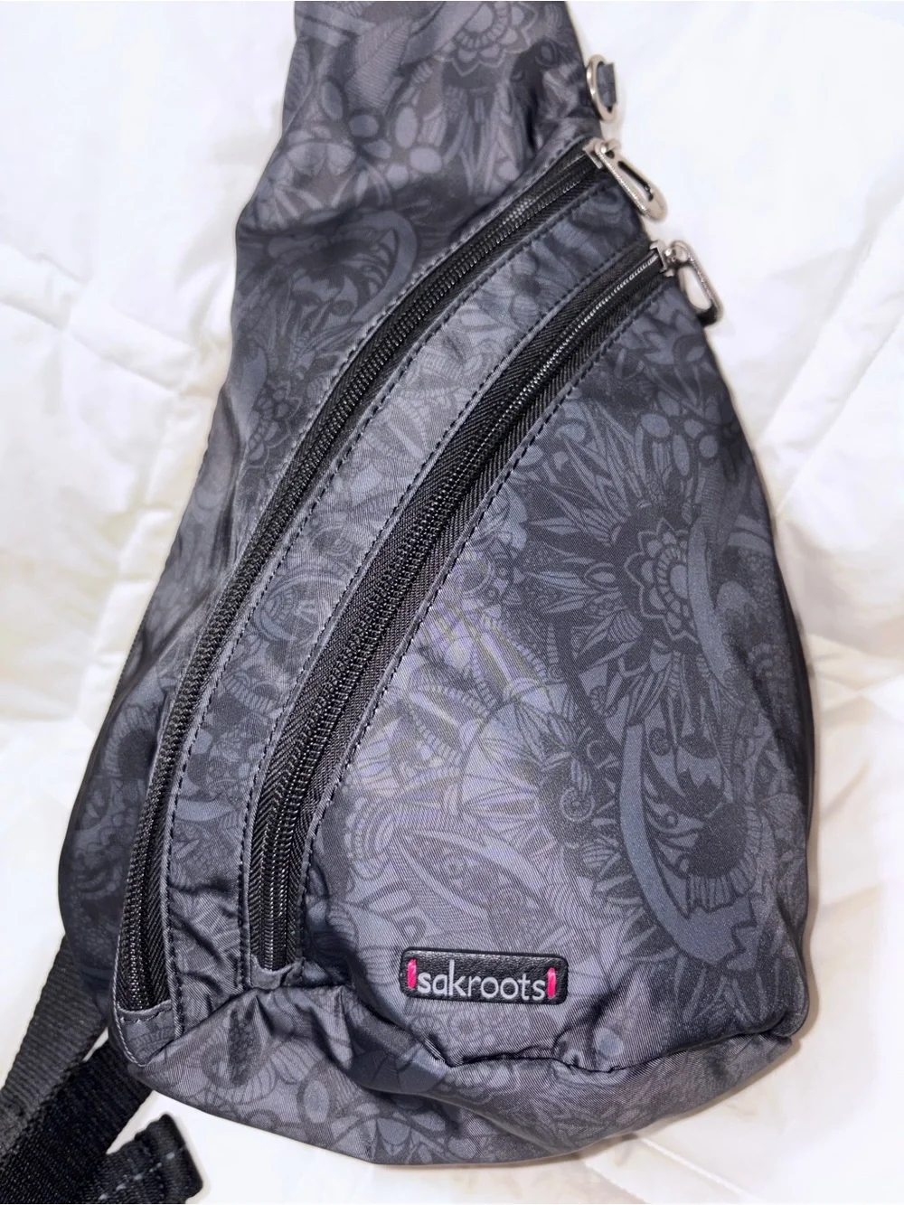 Nwot Sakroots sling on the go backpack bag